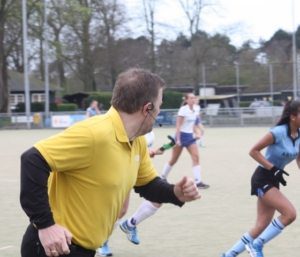 Arbitragecommissie-Hockey-vereniging-HGC-kiest-voor AXIWI Communicatiesysteem-zijlijn-2