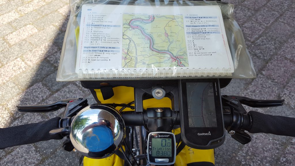 harry-kanis-axiwi-communicatie-systeem-fietsen-fietstocht-headsets-map