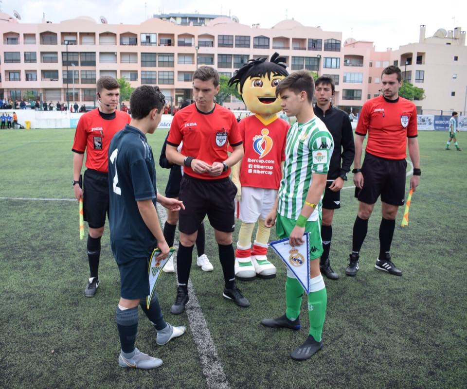 axiwi-referee-academy-voetbal-scheidsrechters-ibercup-cascais-toss