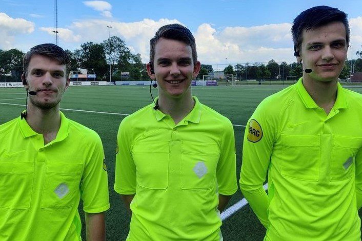 scheidsrechter-headsets-axiwi-voetbalscheidsrechters scheidsrechter-headsets-axiwi-voetbalscheidsrechters