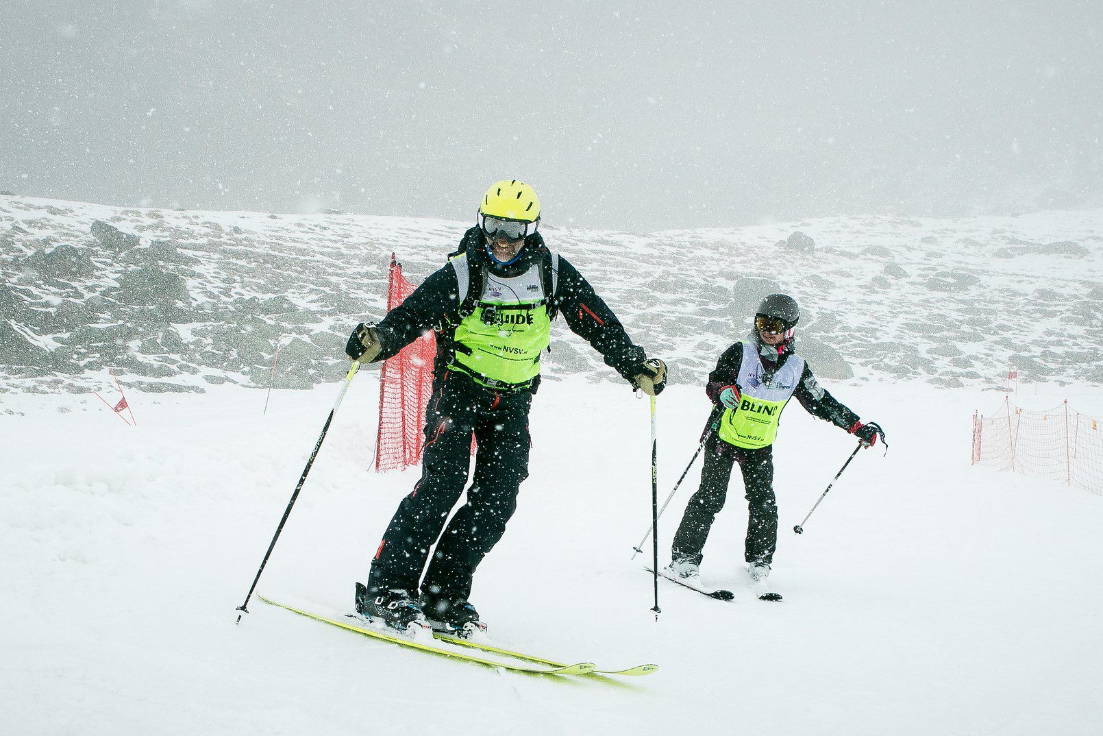axiwi-wintersport-fysieke-beperking-ski